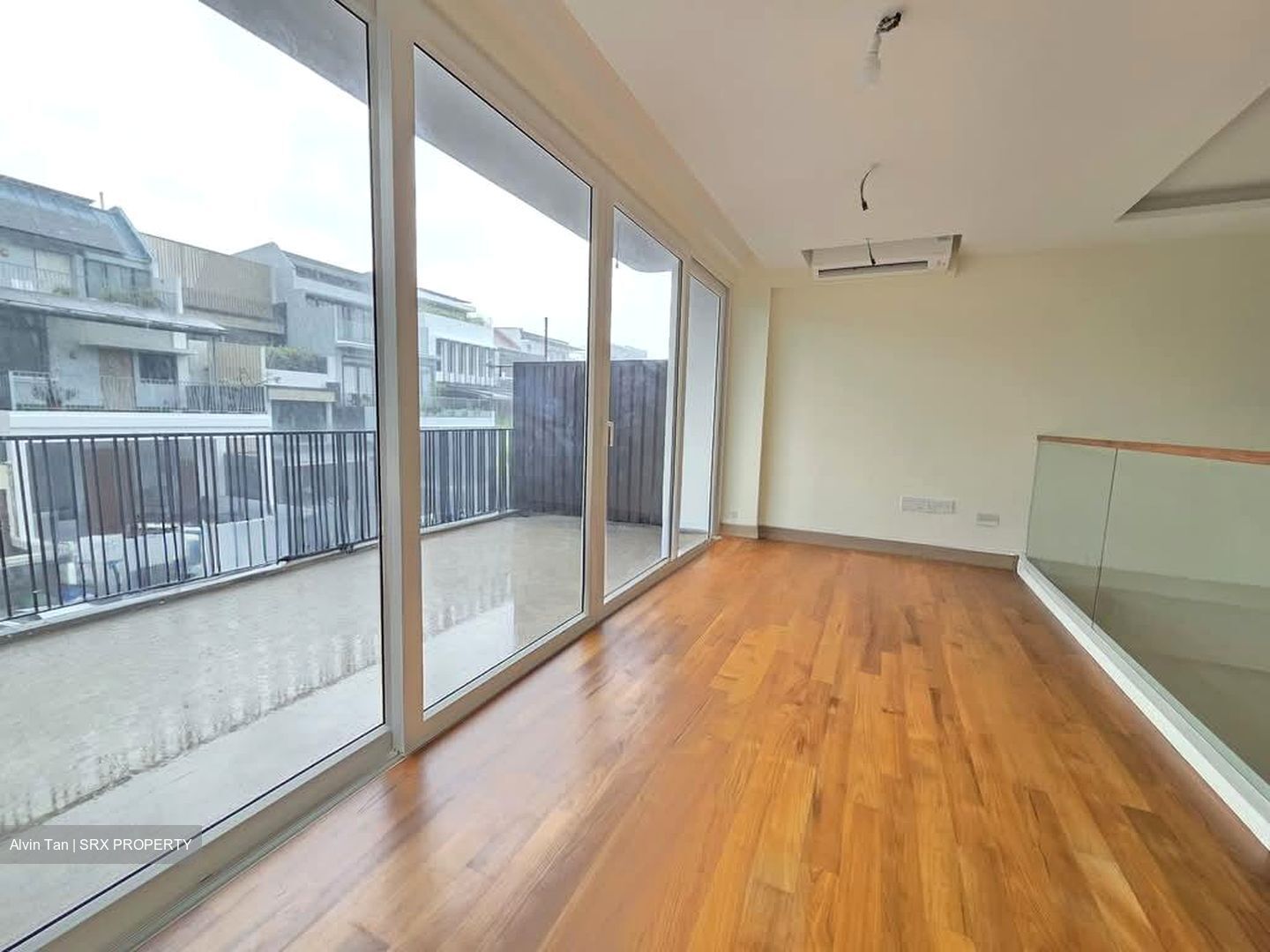 Opera Estate (D15), Terrace #599745451